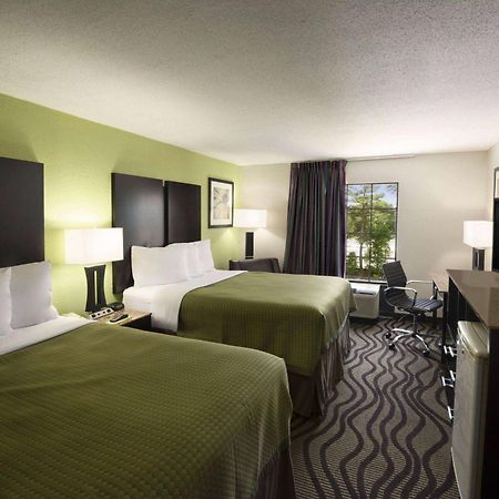 Days Inn By Wyndham Rome Downtown Екстер'єр фото