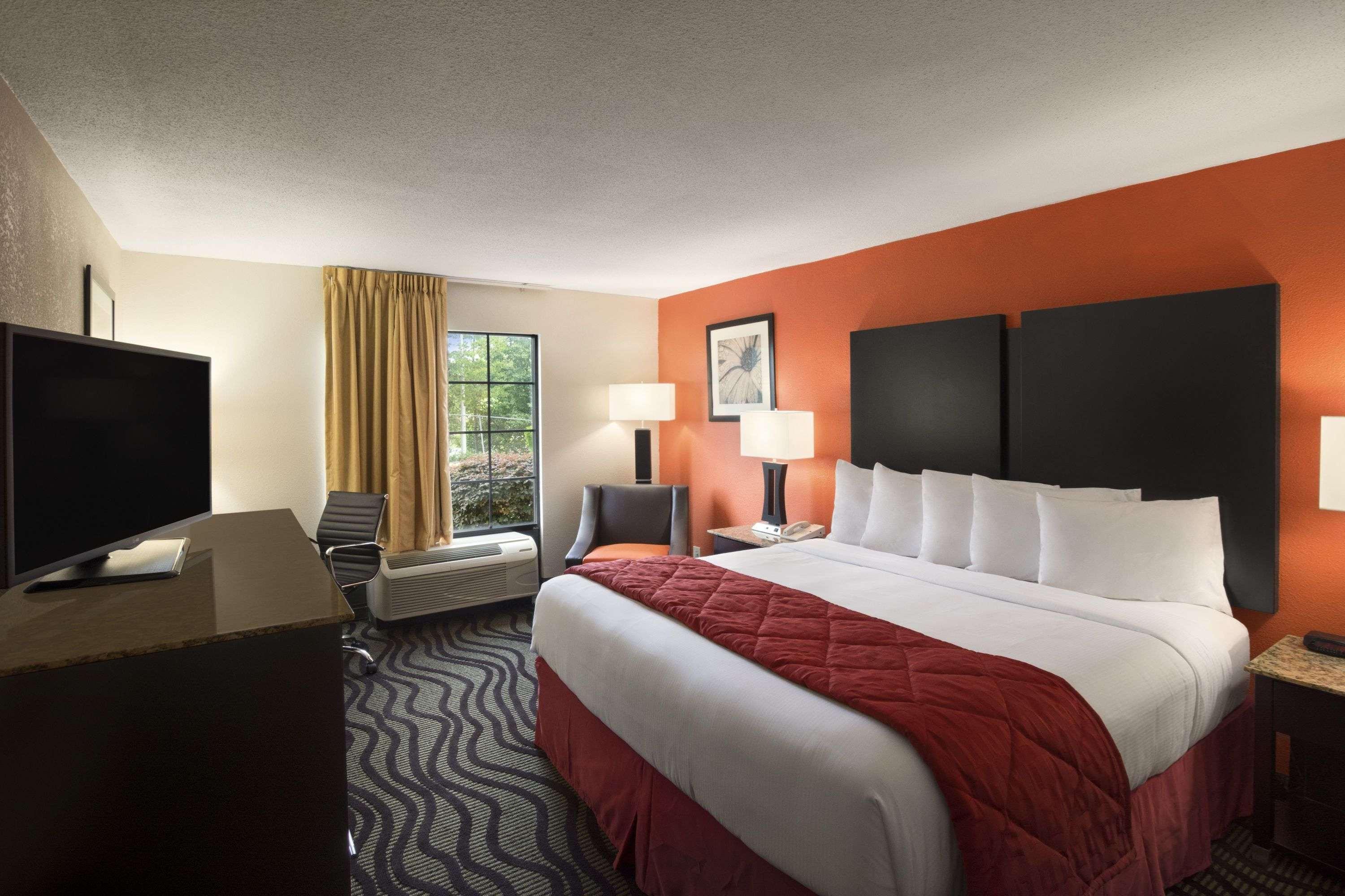 Days Inn By Wyndham Rome Downtown Екстер'єр фото