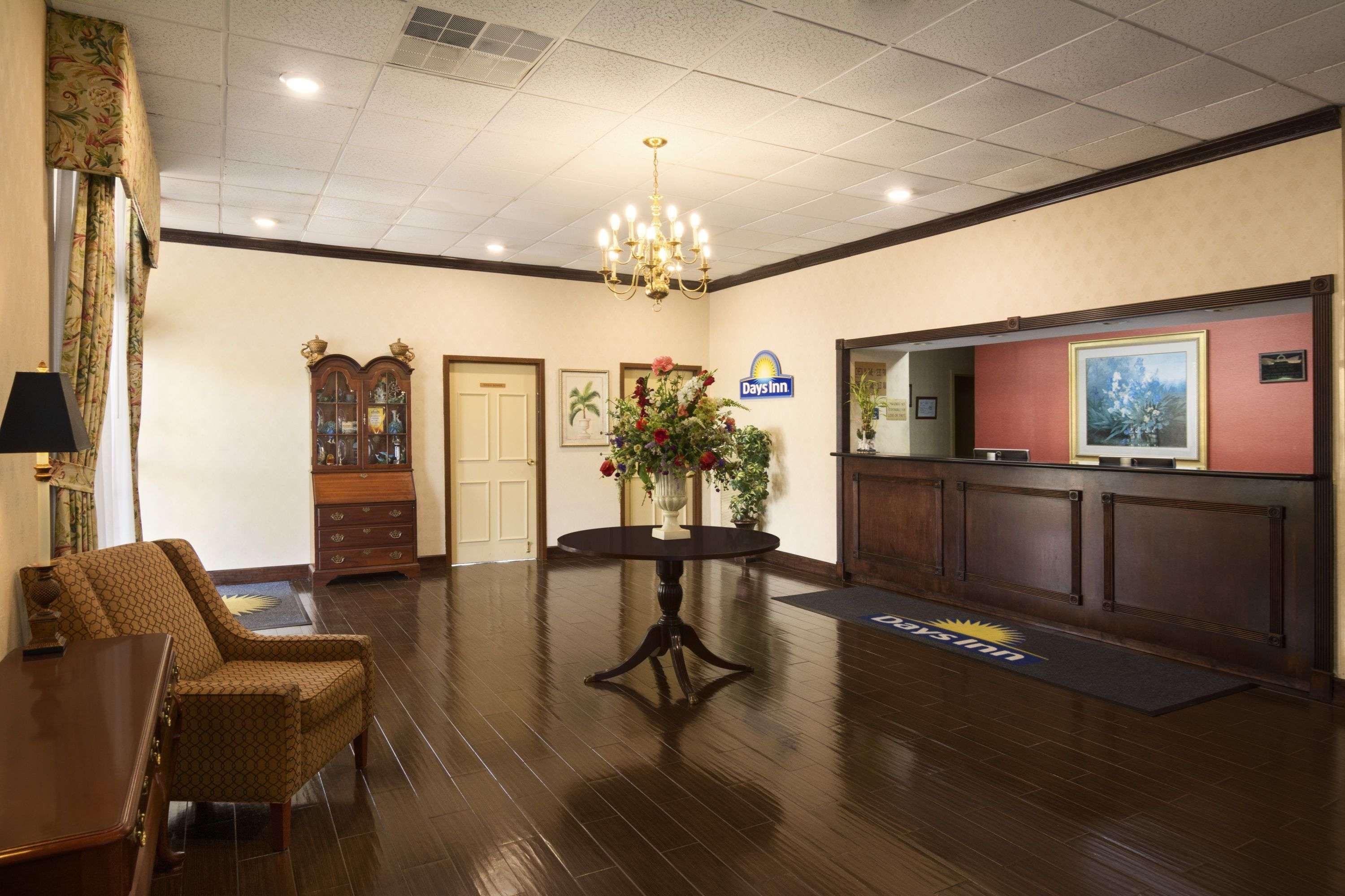 Days Inn By Wyndham Rome Downtown Екстер'єр фото