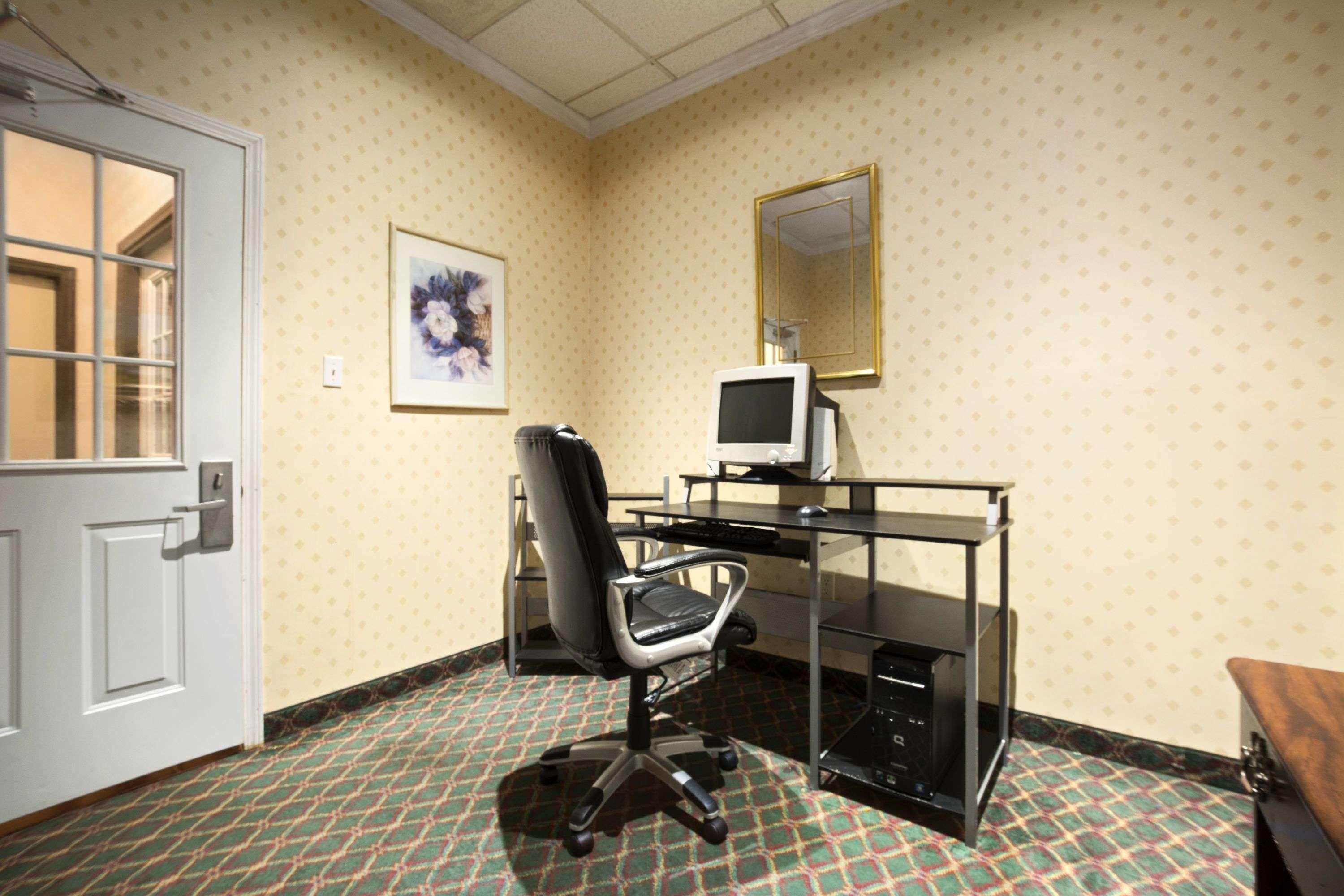 Days Inn By Wyndham Rome Downtown Екстер'єр фото