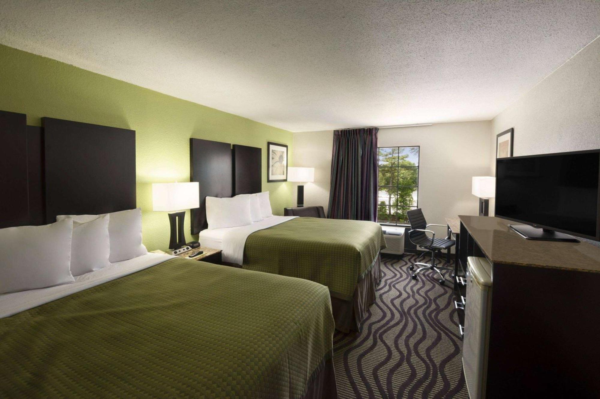 Days Inn By Wyndham Rome Downtown Екстер'єр фото