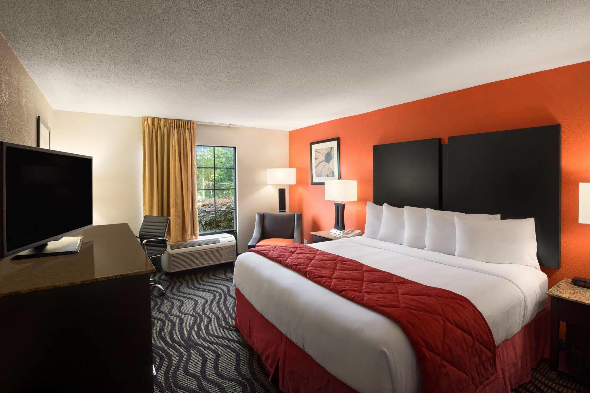 Days Inn By Wyndham Rome Downtown Екстер'єр фото