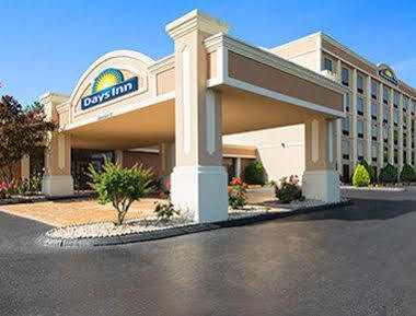 Days Inn By Wyndham Rome Downtown Екстер'єр фото